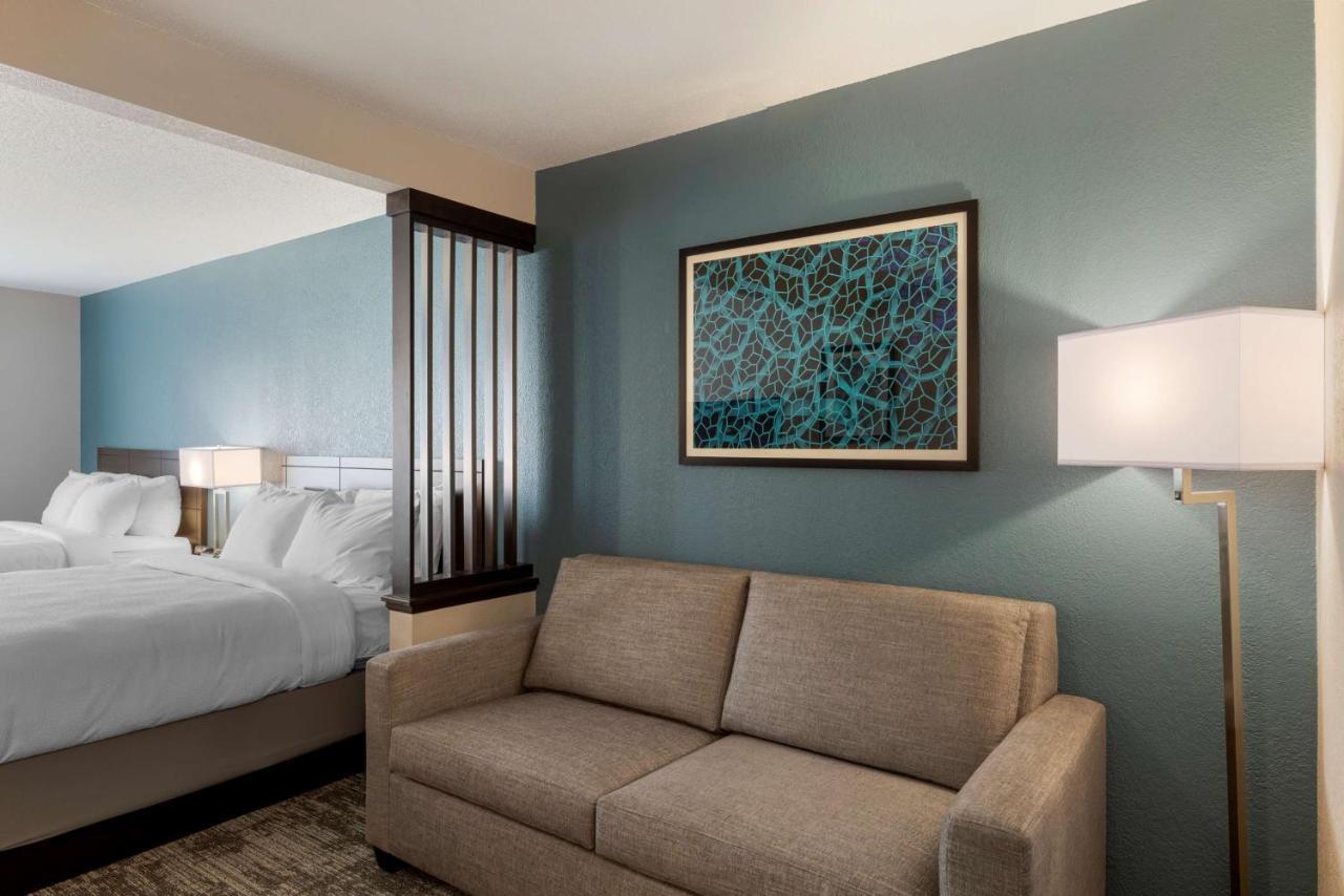 Best Western Watertown Inn & Suites Bagian luar foto