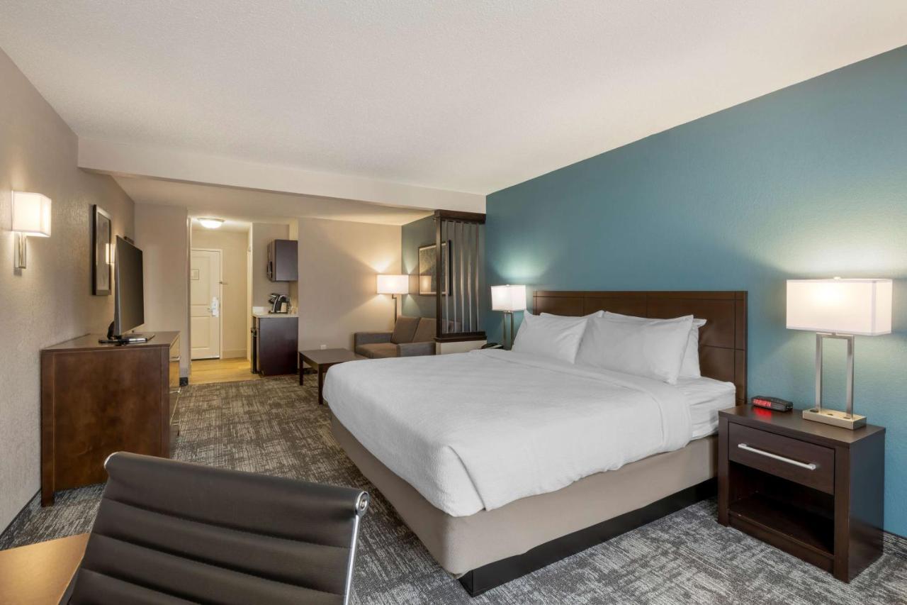 Best Western Watertown Inn & Suites Bagian luar foto