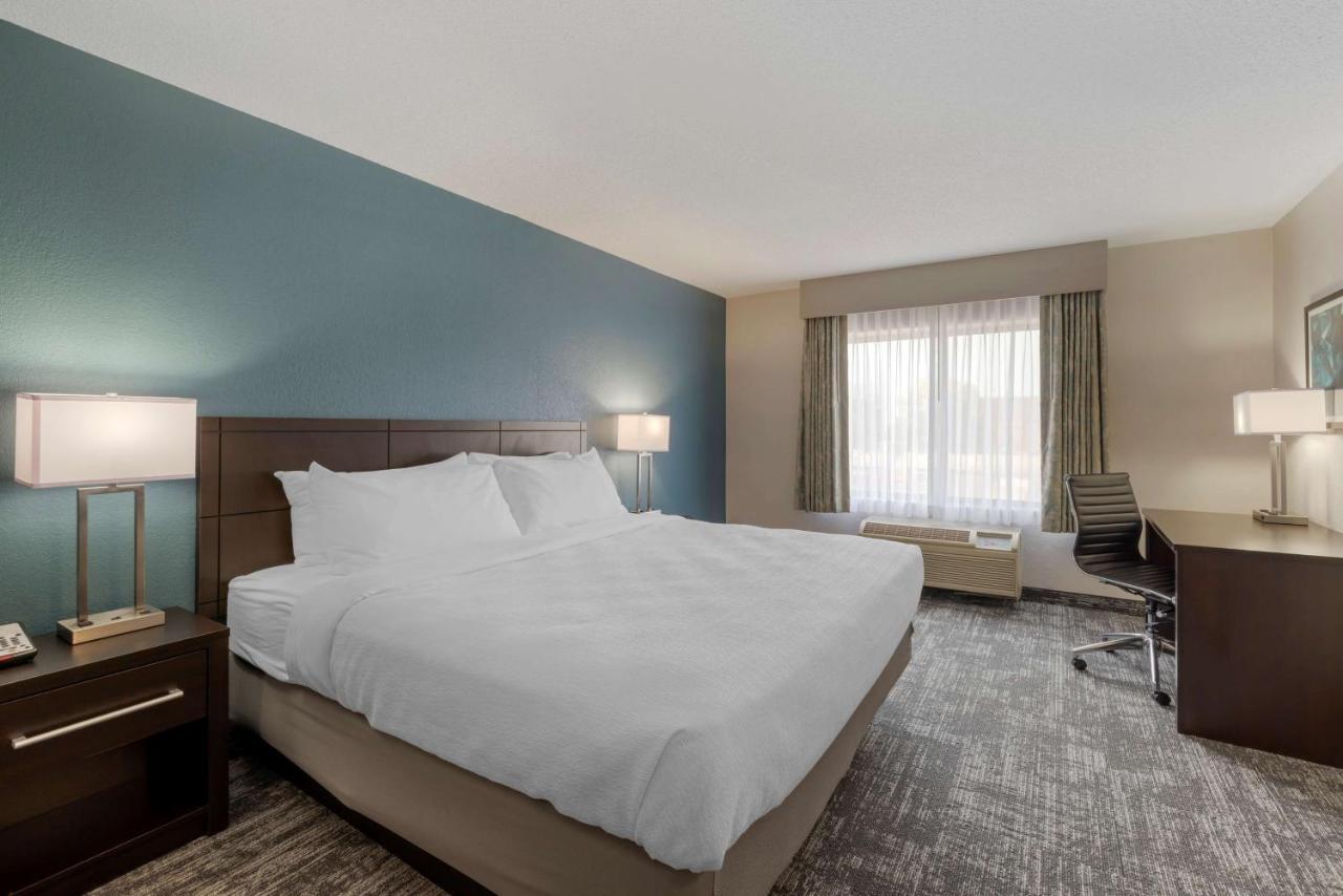 Best Western Watertown Inn & Suites Bagian luar foto