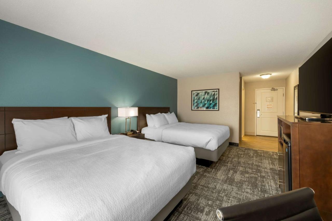 Best Western Watertown Inn & Suites Bagian luar foto
