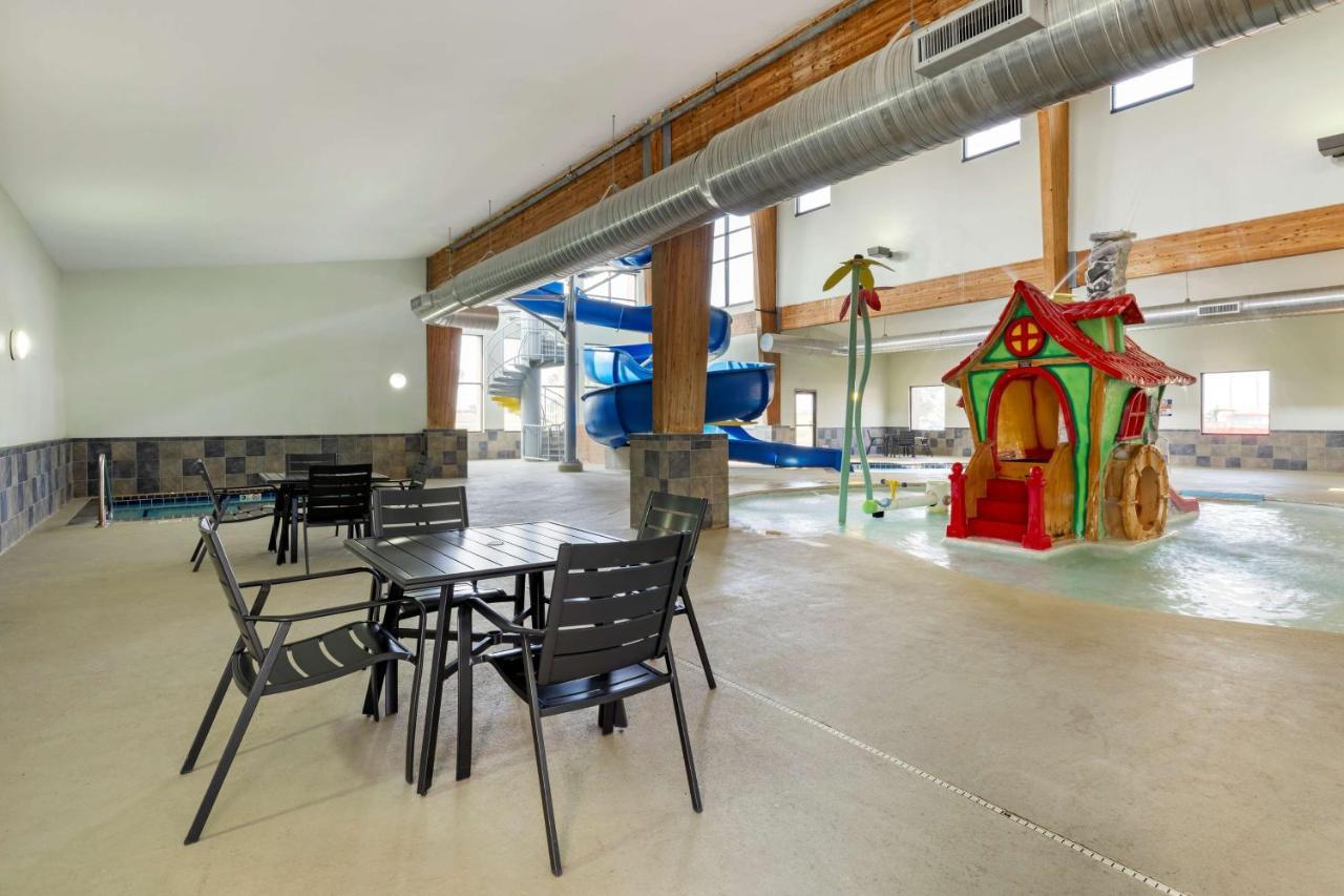 Best Western Watertown Inn & Suites Bagian luar foto