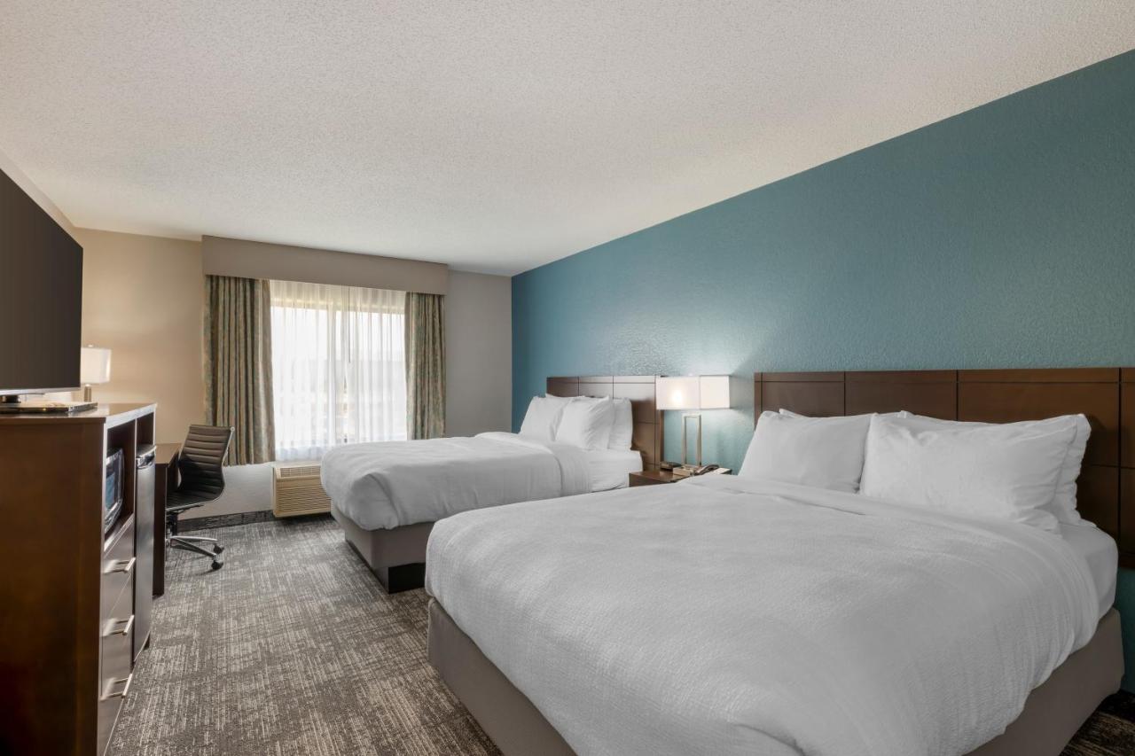 Best Western Watertown Inn & Suites Bagian luar foto