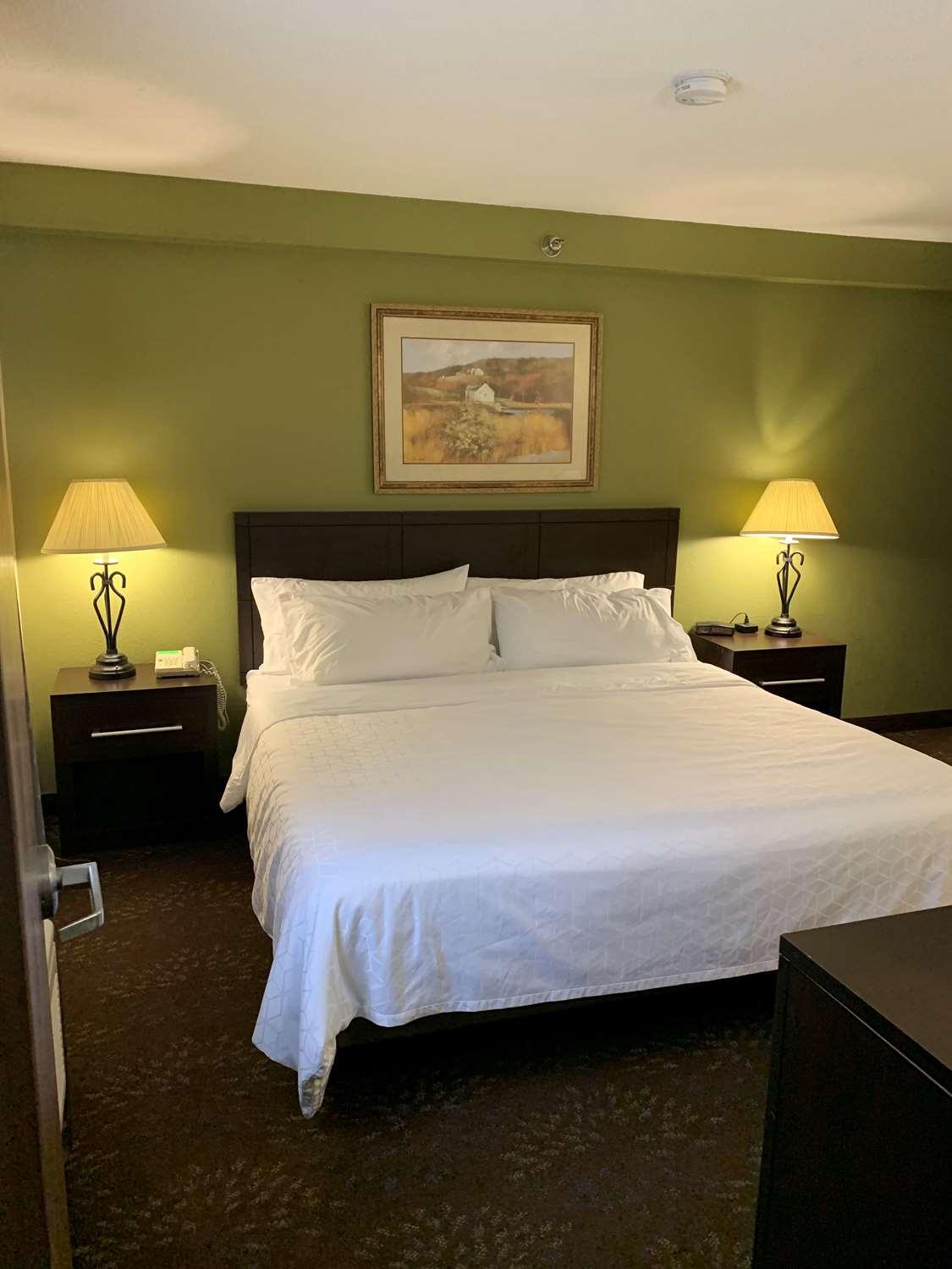 Best Western Watertown Inn & Suites Bagian luar foto