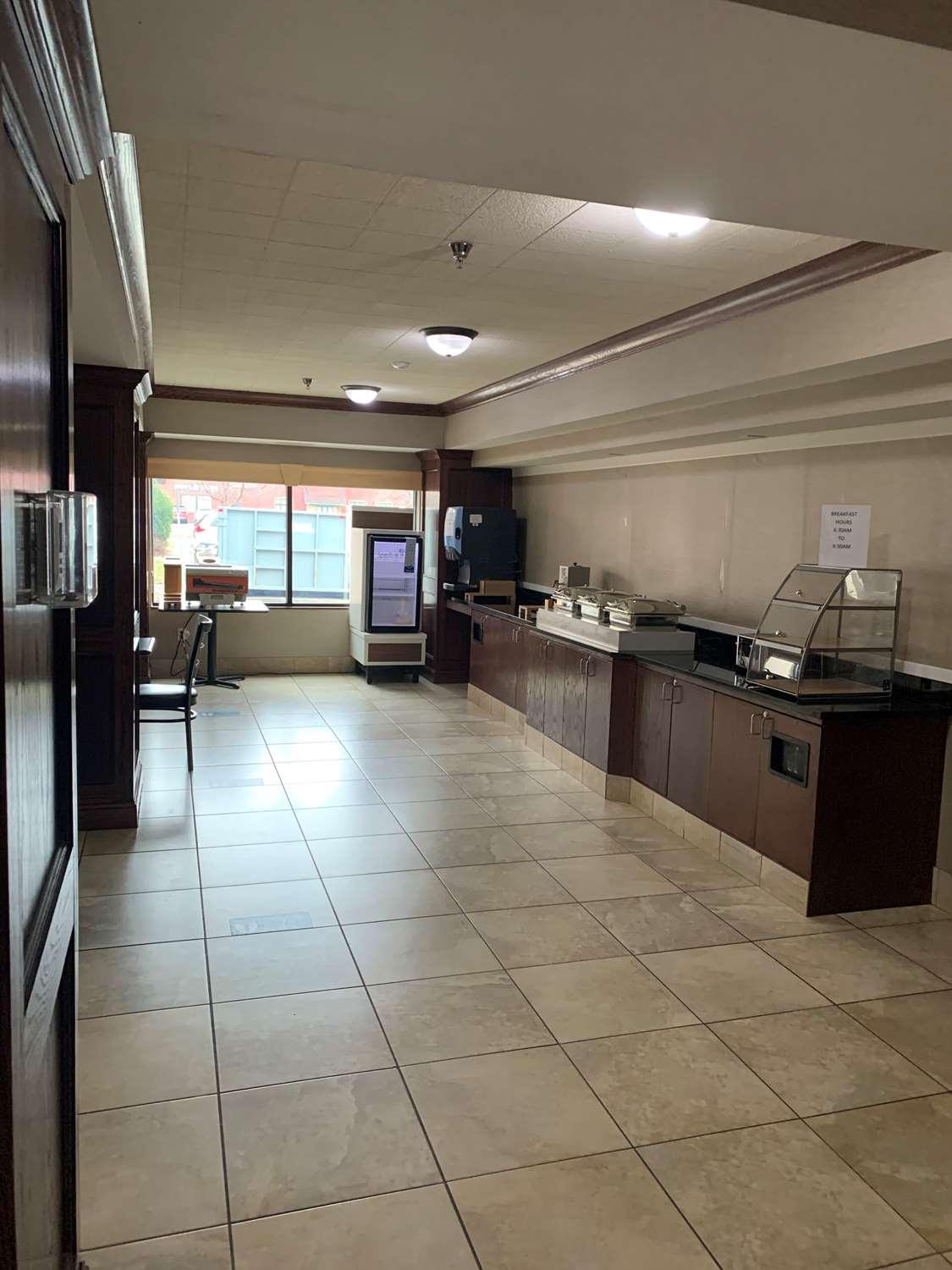 Best Western Watertown Inn & Suites Bagian luar foto