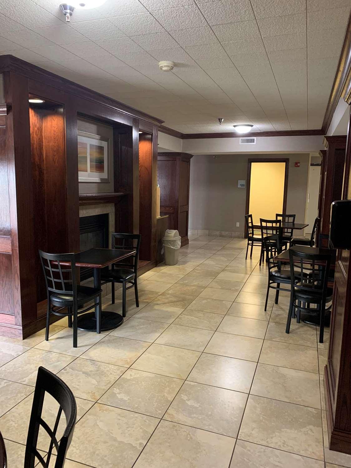 Best Western Watertown Inn & Suites Bagian luar foto