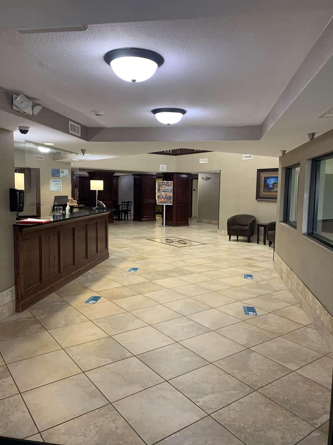Best Western Watertown Inn & Suites Bagian luar foto